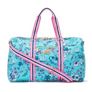Lilly Pulitzer Overnight Duffle Bag
Print- Almafi Blue
Still in packaging
